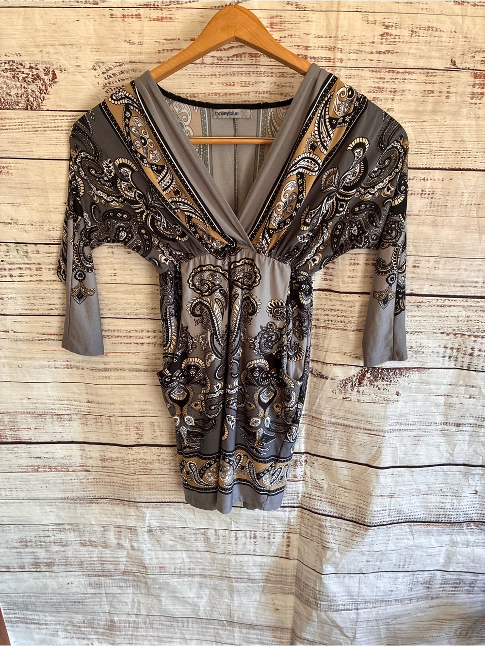 bailey blue Paisley V-Neck dress in Gray and Gold Small